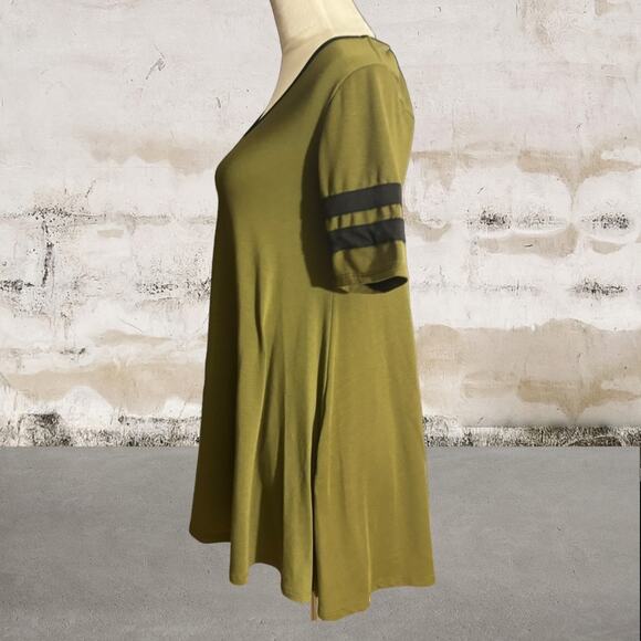LuLaRoe Women's Perfect Tee Hunter Green w/ Black Stripes-Size XS(2/4) - Picture 2 of 6